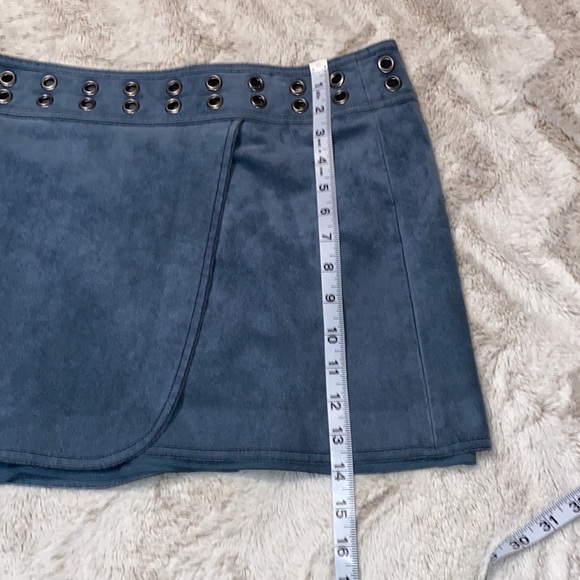 BCBG teal faux suede mini skirt size medium in excellent like new condition - Picture 8 of 12